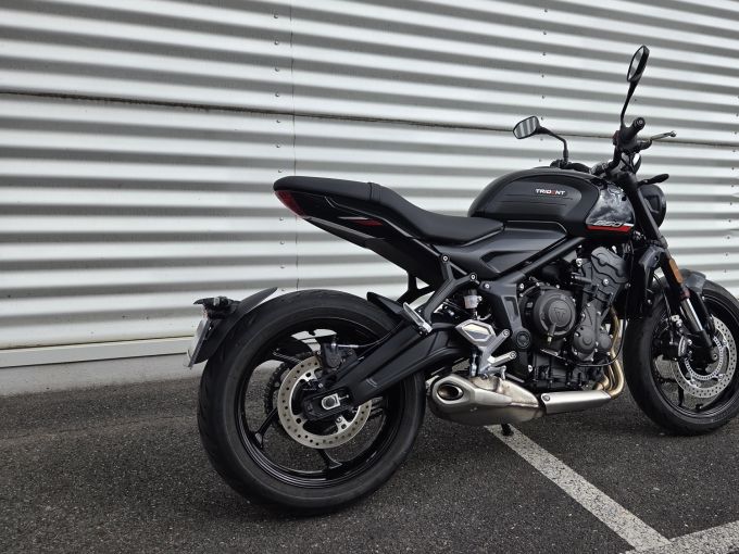 TRIUMPH TRIDENT 660 4