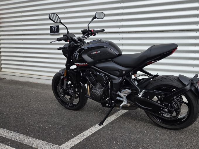 TRIUMPH TRIDENT 660 4