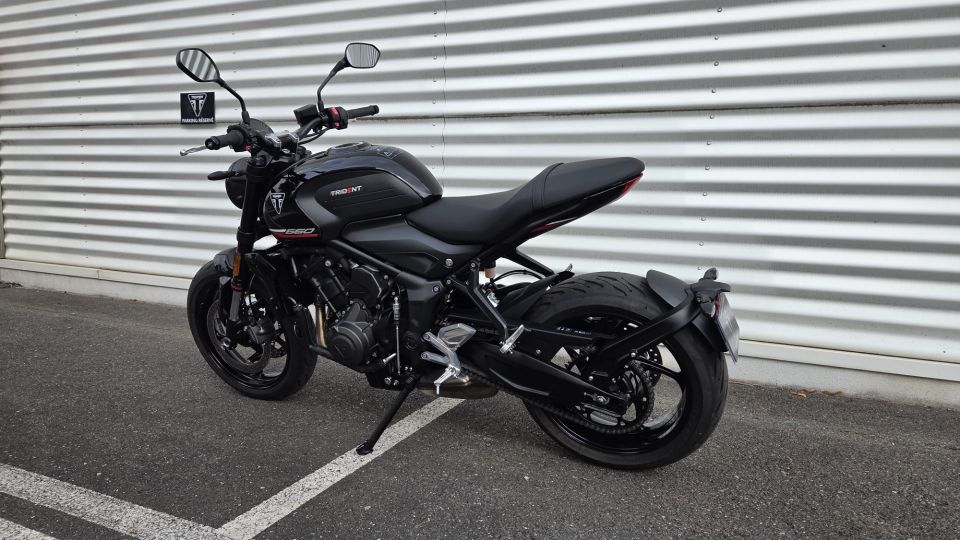 TRIUMPH TRIDENT 660 4