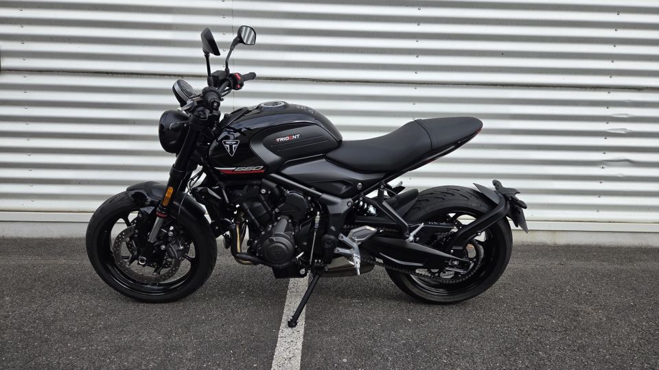 TRIUMPH TRIDENT 660 4