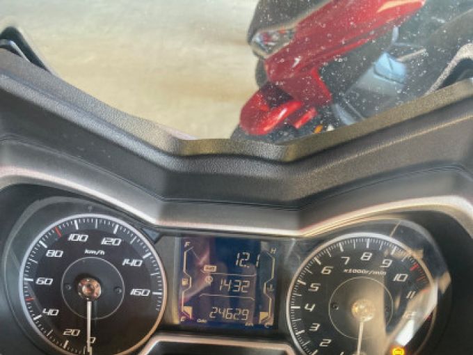 YAMAHA XMAX 125 4