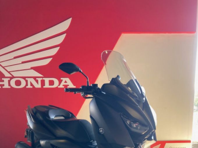 YAMAHA XMAX 125 4