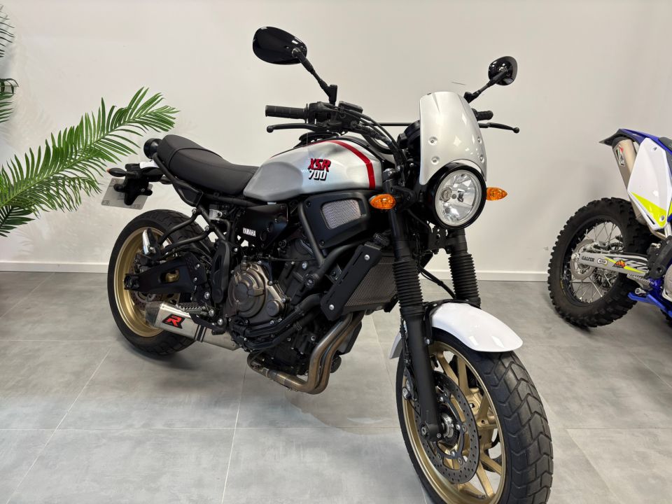 YAMAHA XSR 700 XTRIBUTE 4