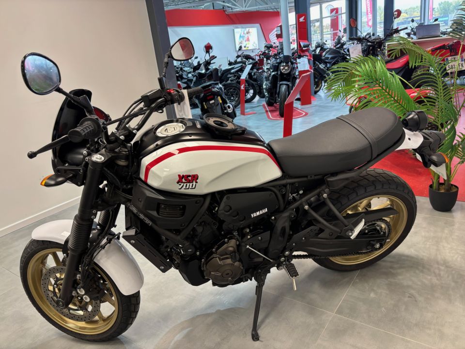 YAMAHA XSR 700 XTRIBUTE 4