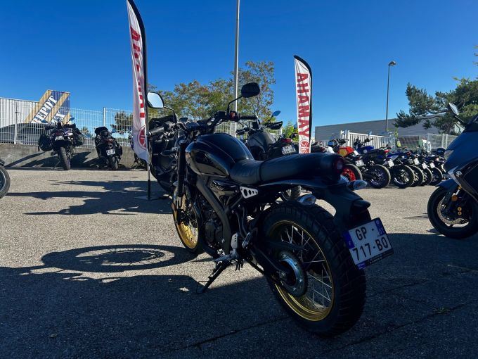 YAMAHA XSR 125 Legacy 4