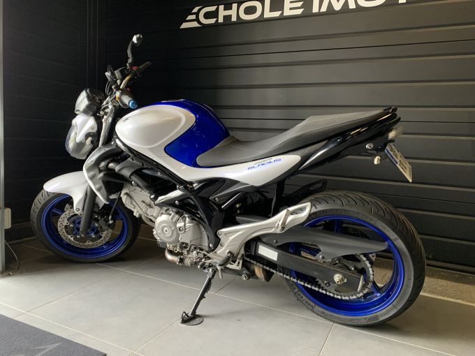 SUZUKI GLADIUS 650 4