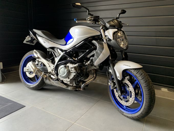 SUZUKI GLADIUS 650 4