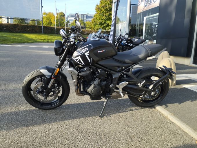 TRIUMPH TRIDENT 660 4
