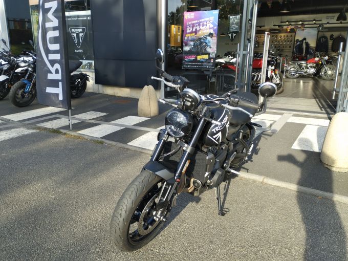 TRIUMPH TRIDENT 660 4