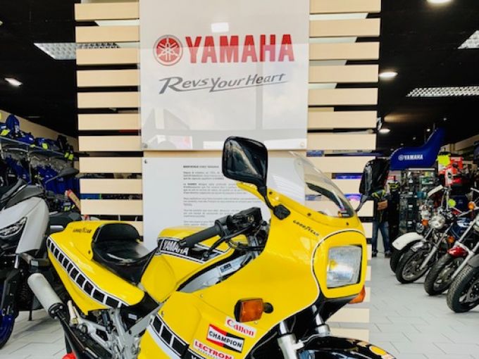YAMAHA RD 500 LC KENNY ROBERTS REPLICA 4
