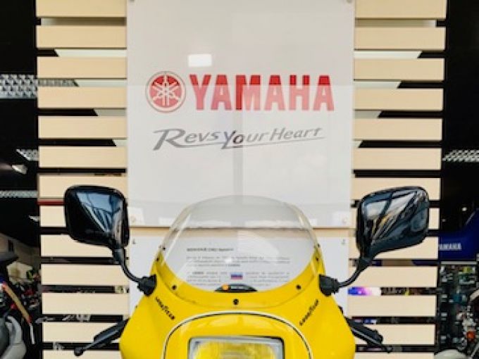 YAMAHA RD 500 LC KENNY ROBERTS REPLICA 4