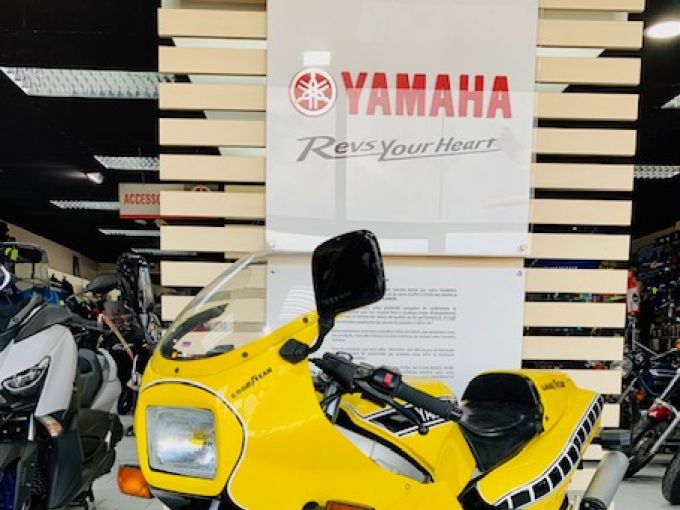 YAMAHA RD 500 LC KENNY ROBERTS REPLICA 4
