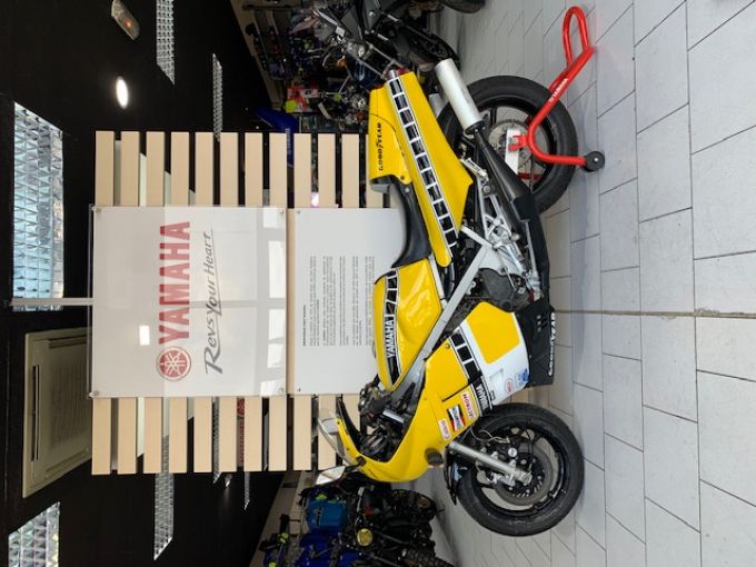YAMAHA RD 500 LC KENNY ROBERTS REPLICA 4