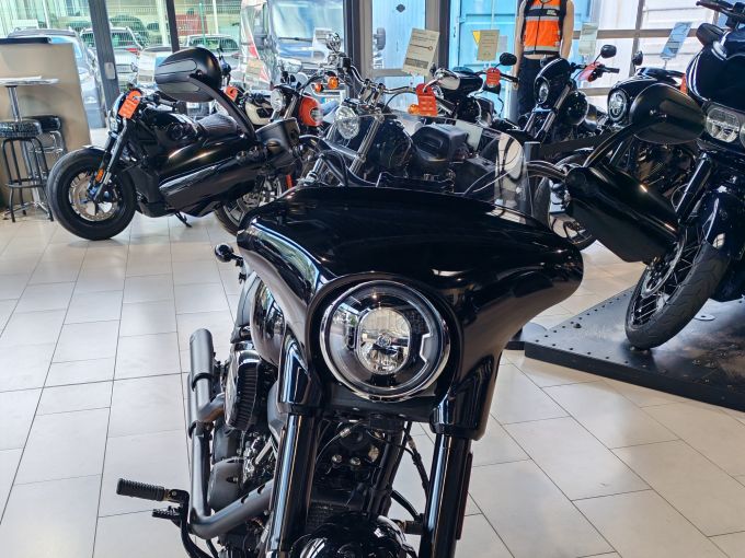 HARLEY-DAVIDSON SOFTAIL LOW RIDER 1868 S 4