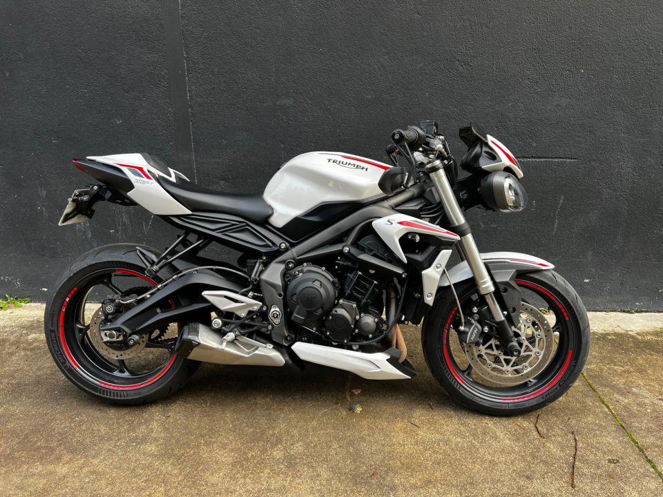 TRIUMPH STREET TRIPLE 660 S 4