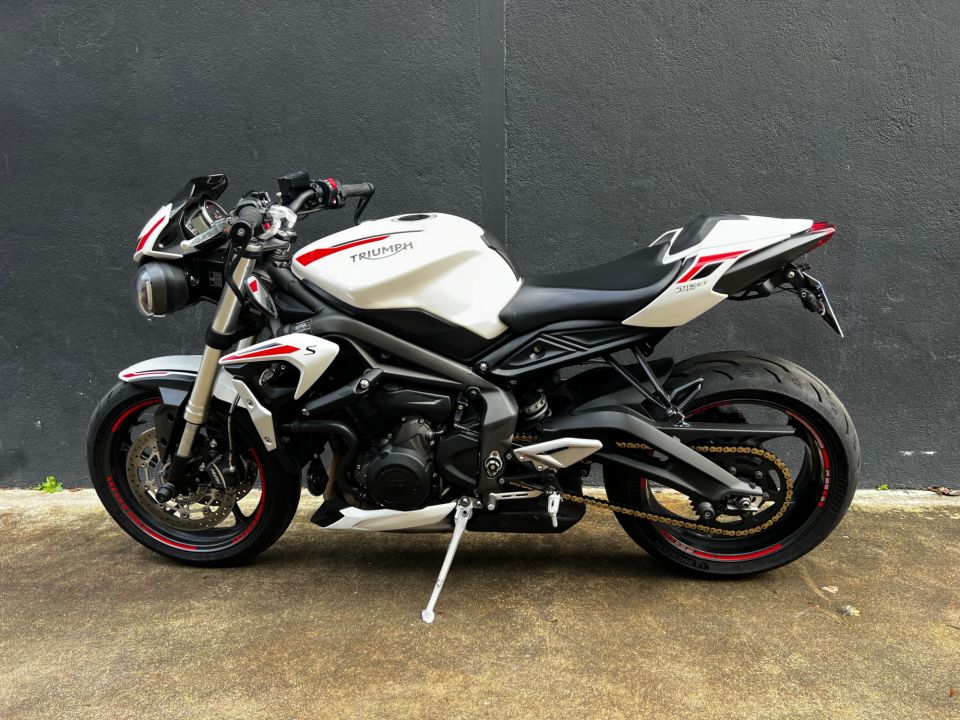 TRIUMPH STREET TRIPLE 660 S 4