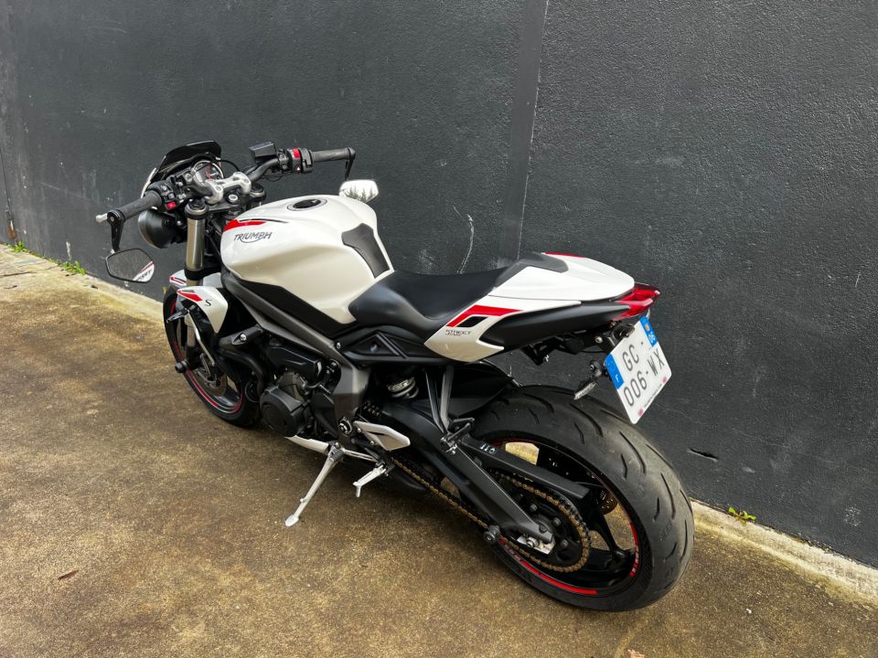 TRIUMPH STREET TRIPLE 660 S 4