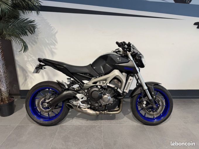 YAMAHA MT-09 4