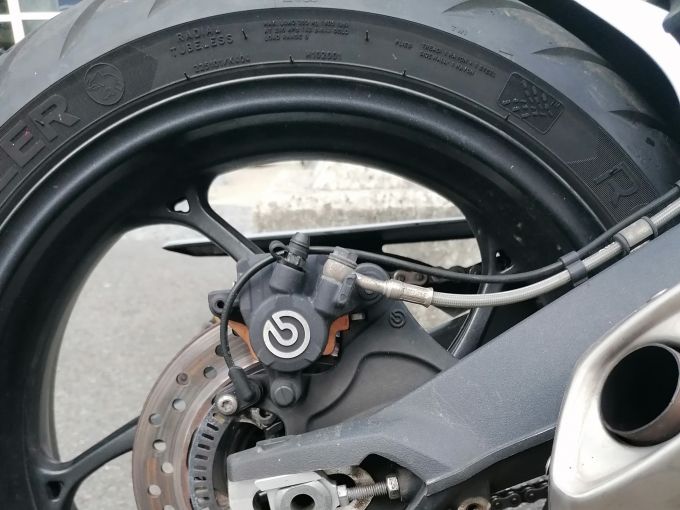 TRIUMPH STREET TRIPLE 675 4