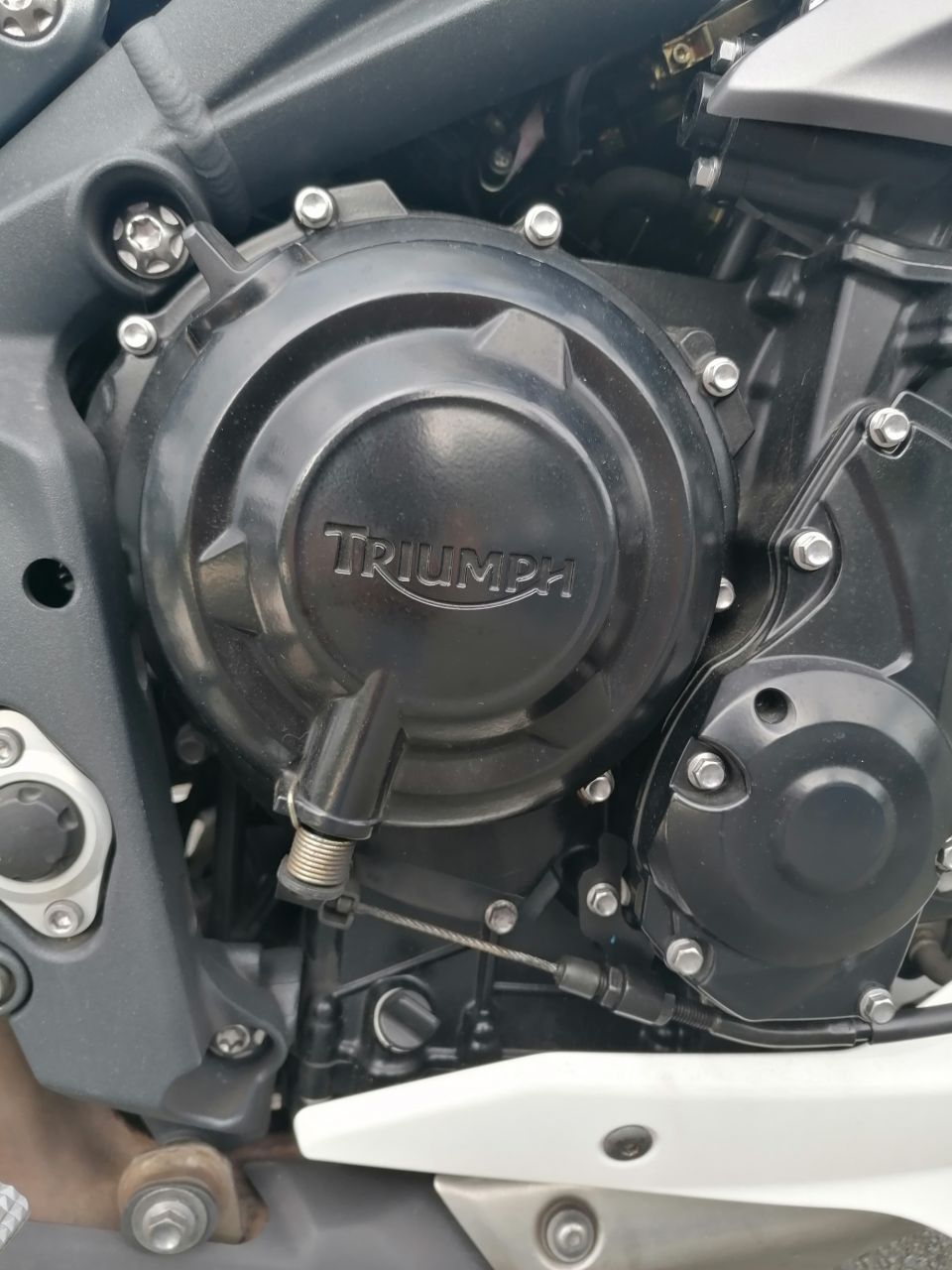 TRIUMPH STREET TRIPLE 675 4