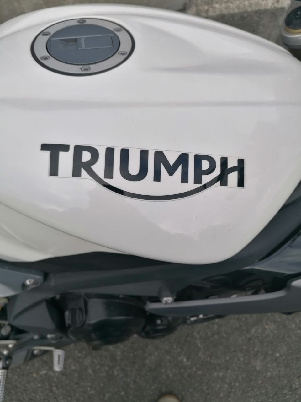 TRIUMPH STREET TRIPLE 675 4