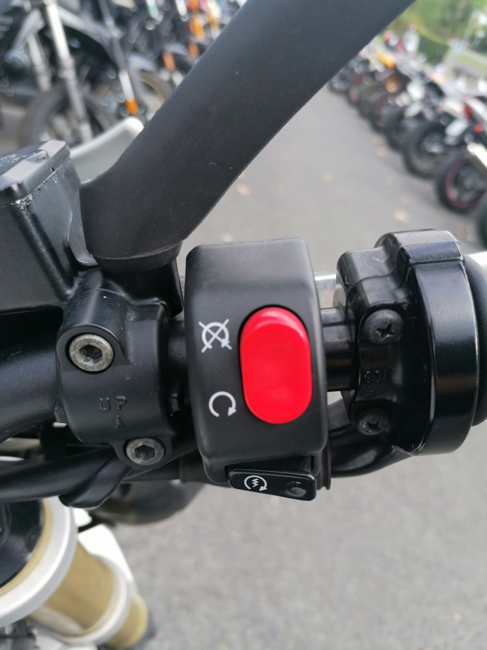 TRIUMPH STREET TRIPLE 675 4