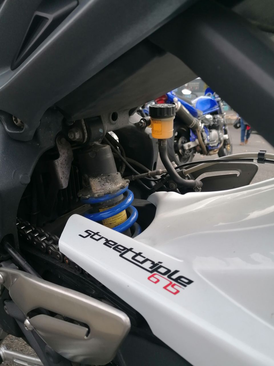 TRIUMPH STREET TRIPLE 675 4