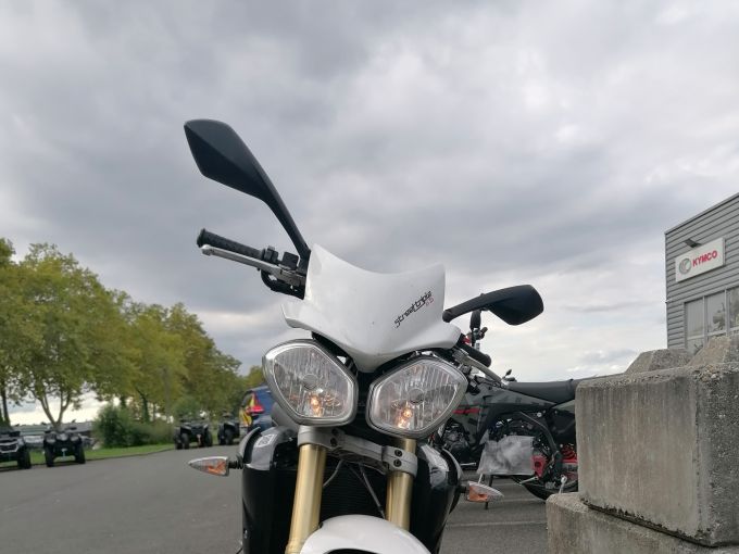 TRIUMPH STREET TRIPLE 675 4