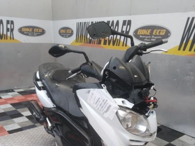 YAMAHA X-MAX 125 4