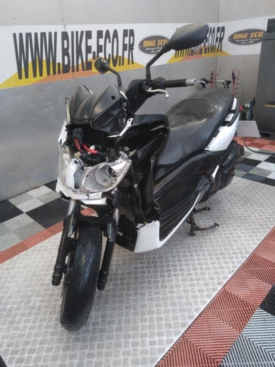 YAMAHA X-MAX 125 4