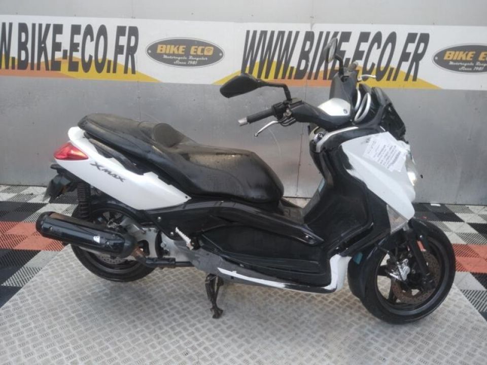YAMAHA X-MAX 125 4