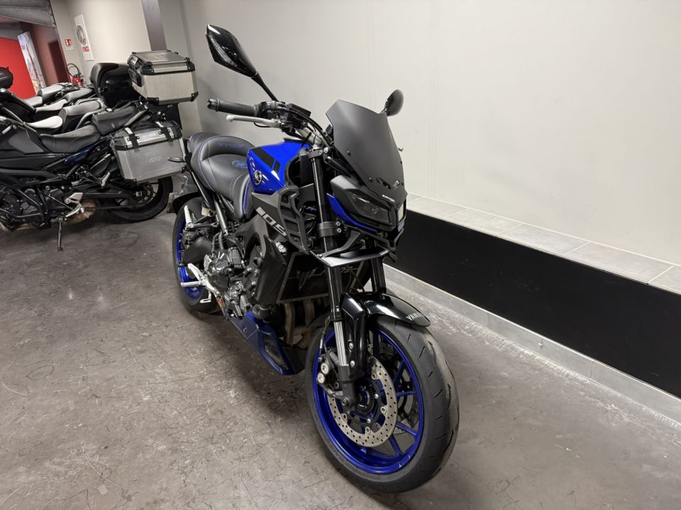 YAMAHA MT-09 4