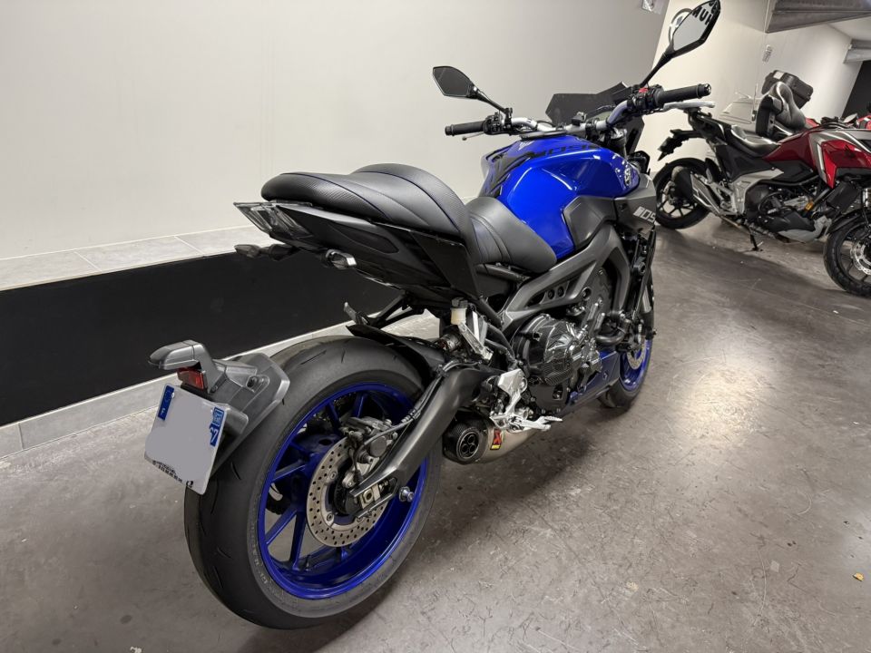 YAMAHA MT-09 4