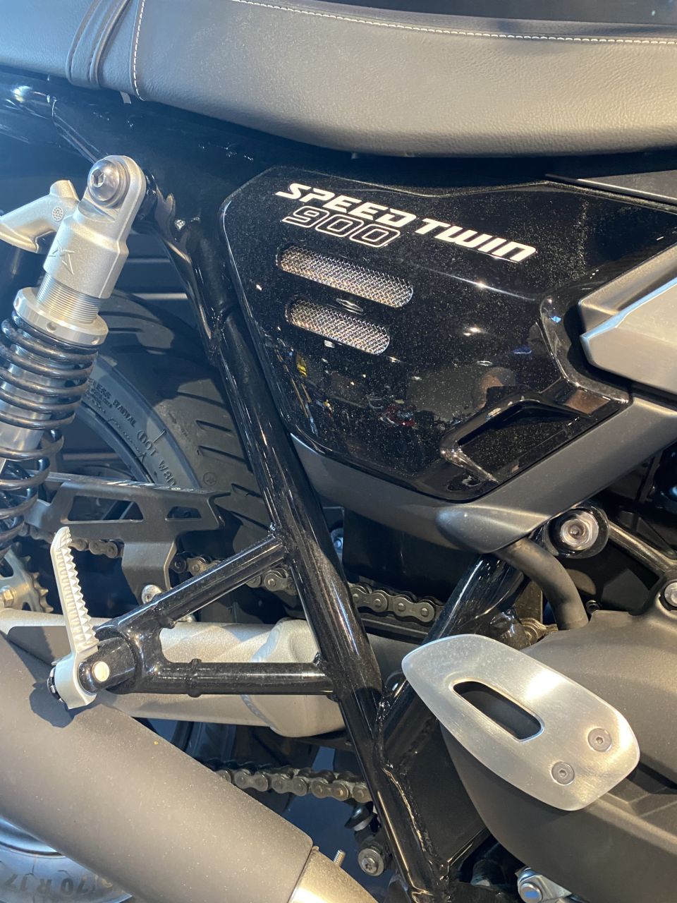 TRIUMPH SPEED TWIN 900 4