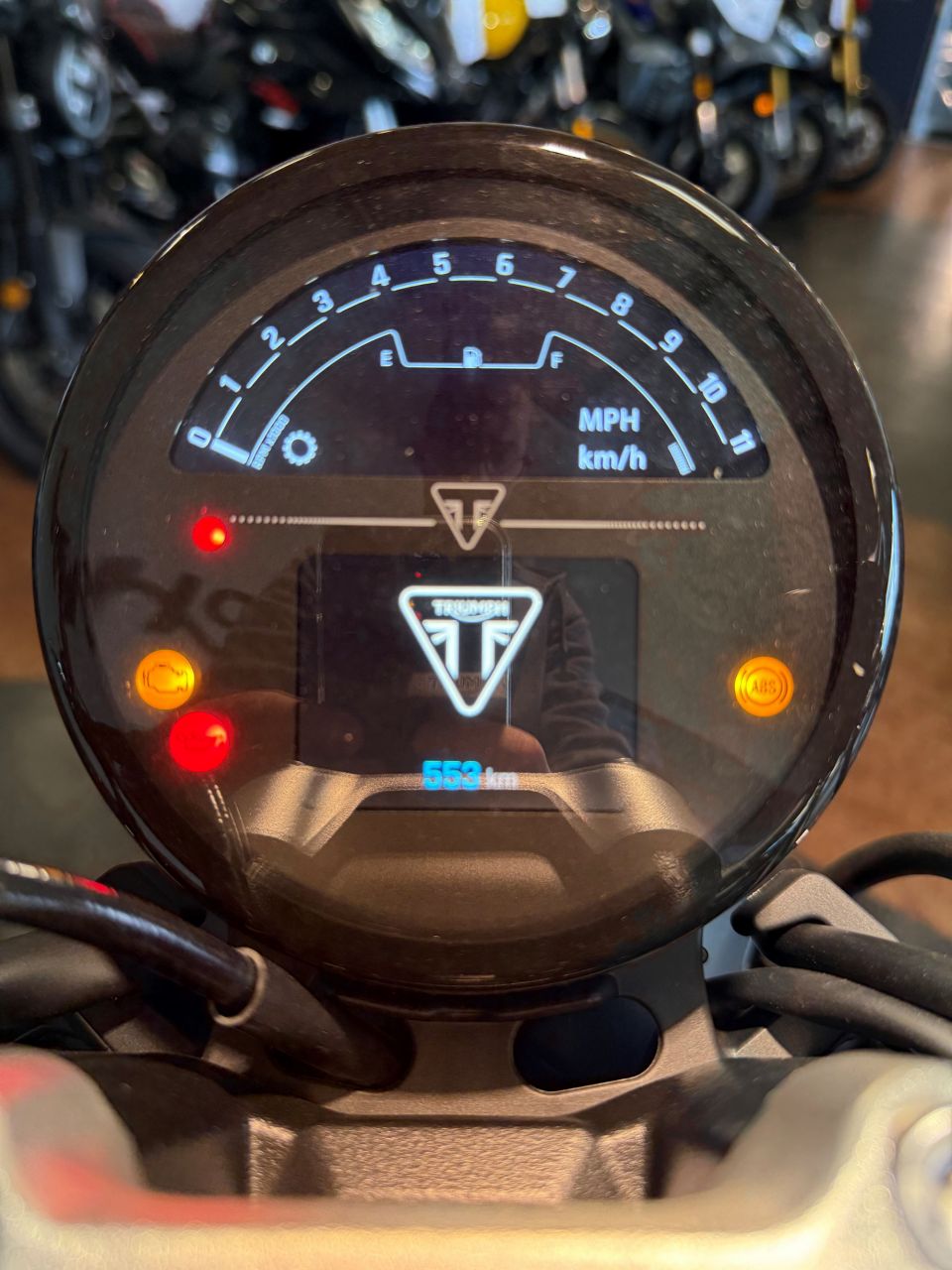 TRIUMPH TRIDENT 660 4