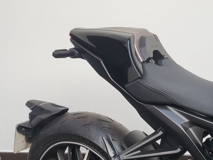 HONDA CB 1000 R 4