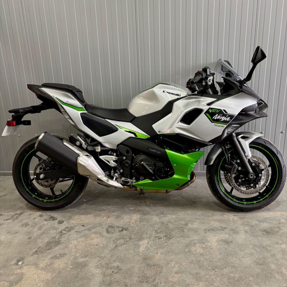 KAWASAKI Ninja 7 Hybrid 4
