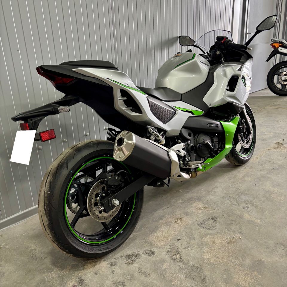 KAWASAKI Ninja 7 Hybrid 4