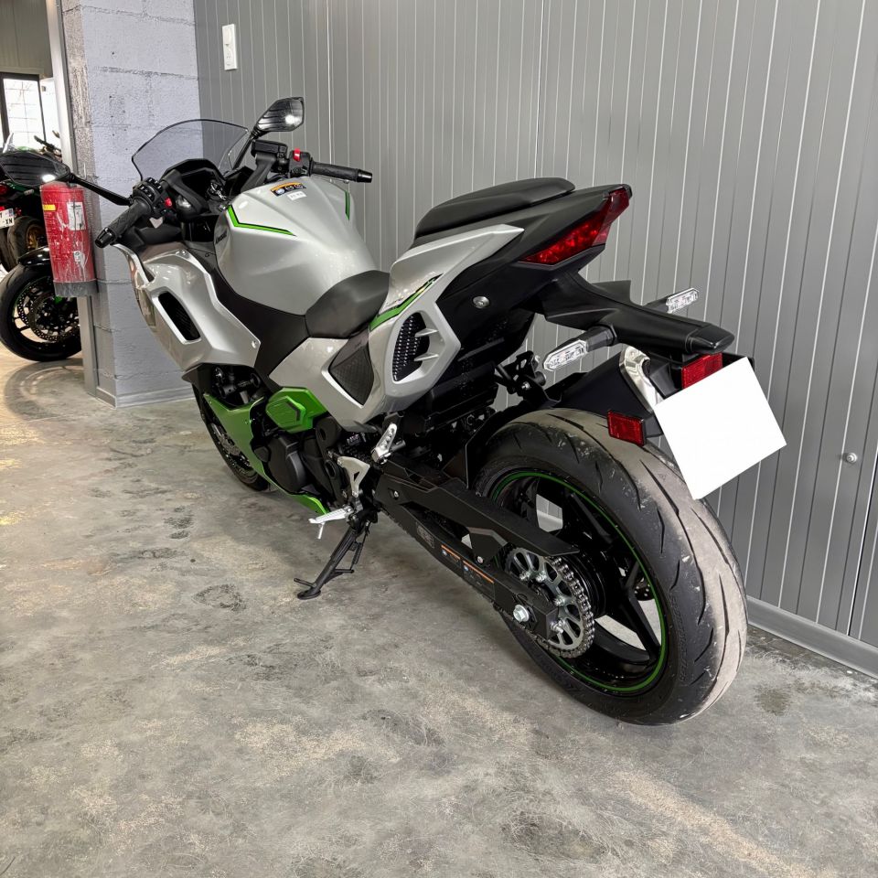 KAWASAKI Ninja 7 Hybrid 4