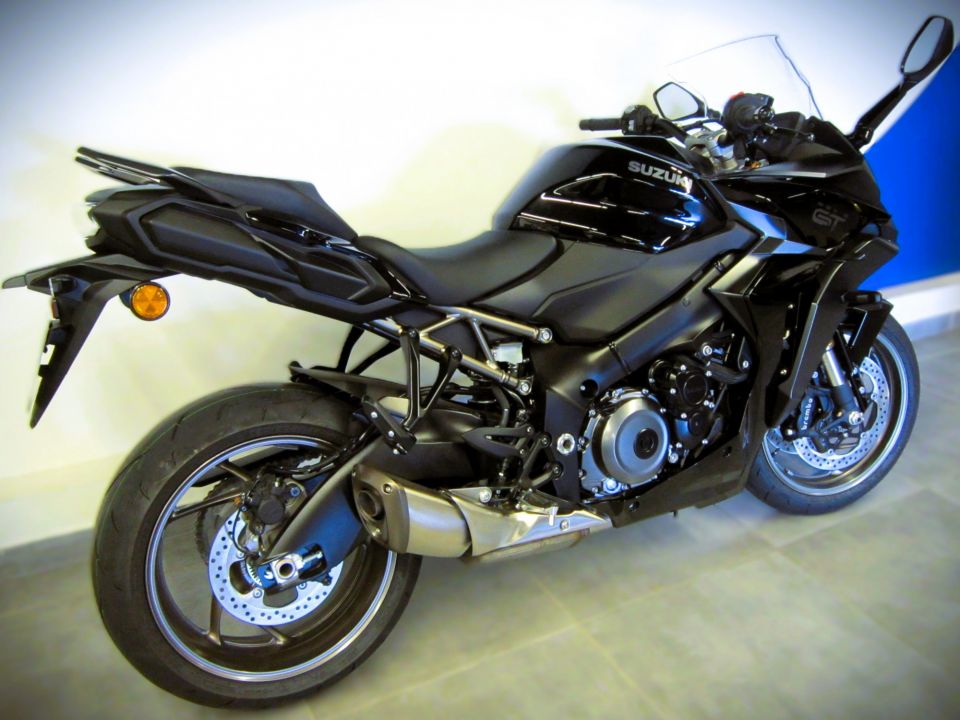 SUZUKI GSX-S 1000 GT 4