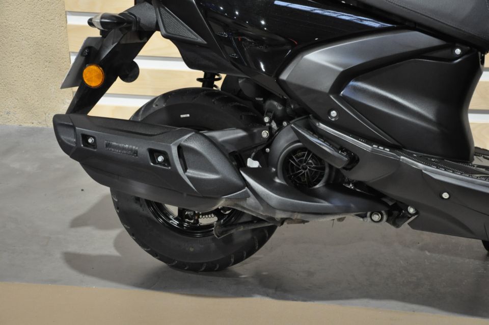 YAMAHA RayZR 125 4