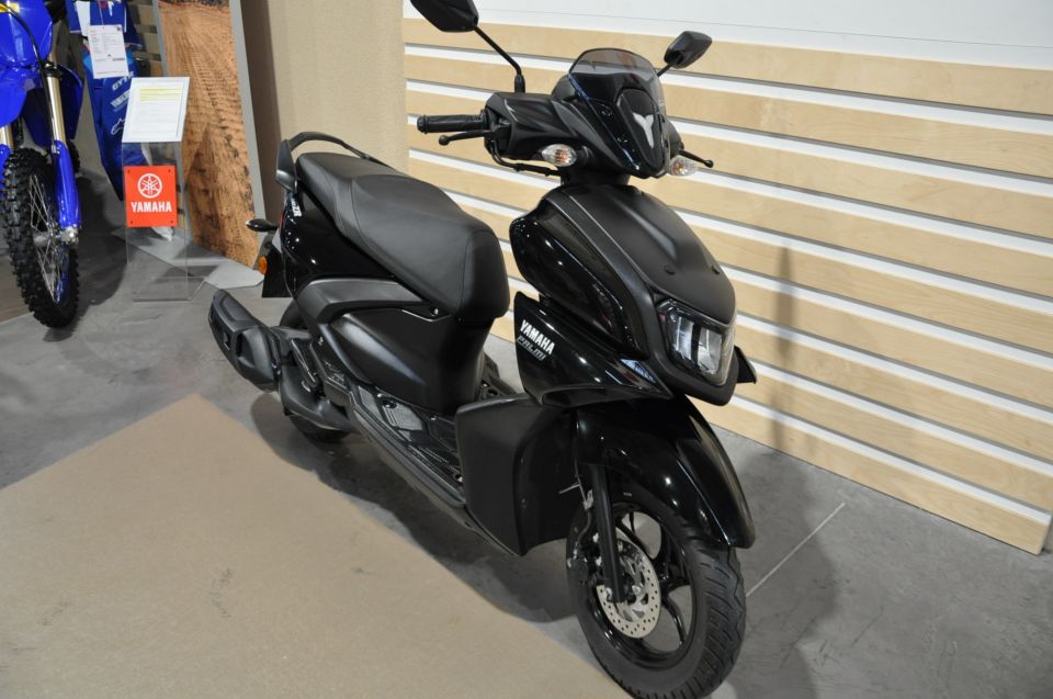 YAMAHA RayZR 125 4