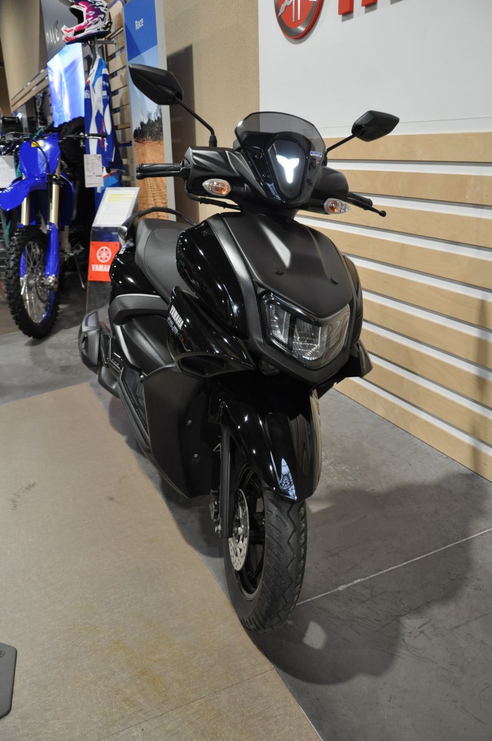 YAMAHA RayZR 125 4