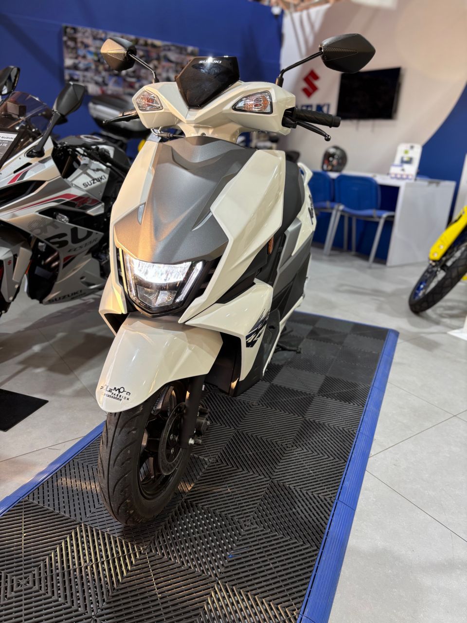SUZUKI AVENIS 125 4