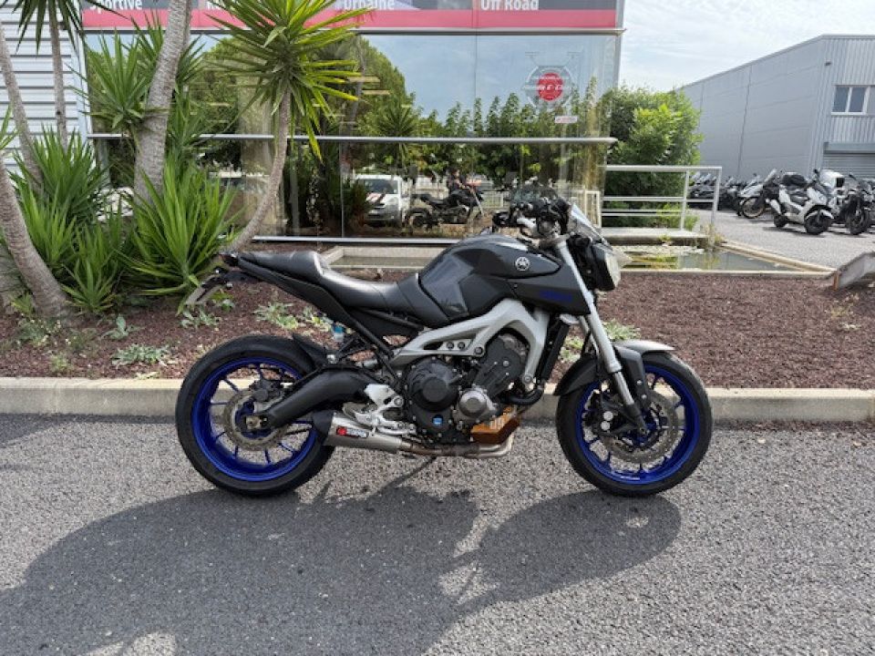 YAMAHA MT-09 4