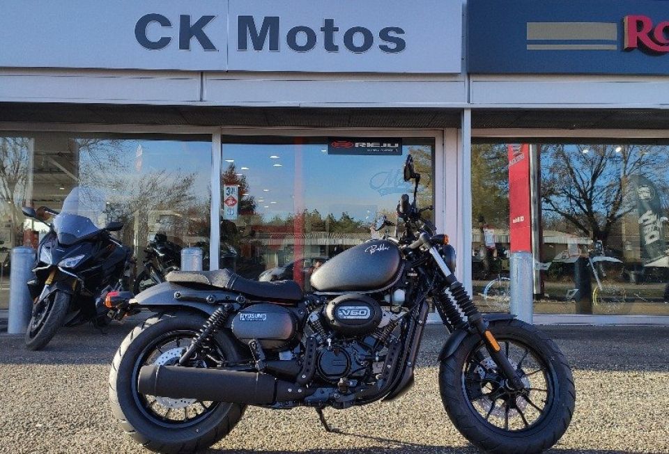 HYOSUNG 125 BOBBER 4