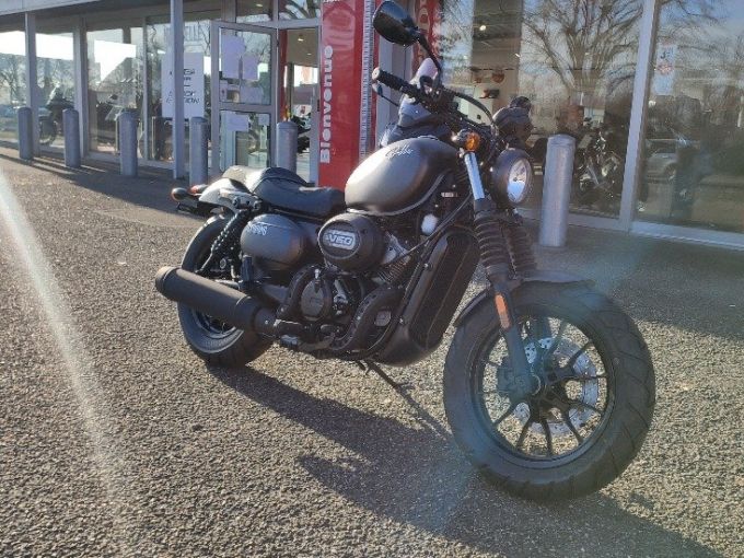 HYOSUNG 125 BOBBER 4