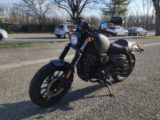 HYOSUNG 125 BOBBER 4