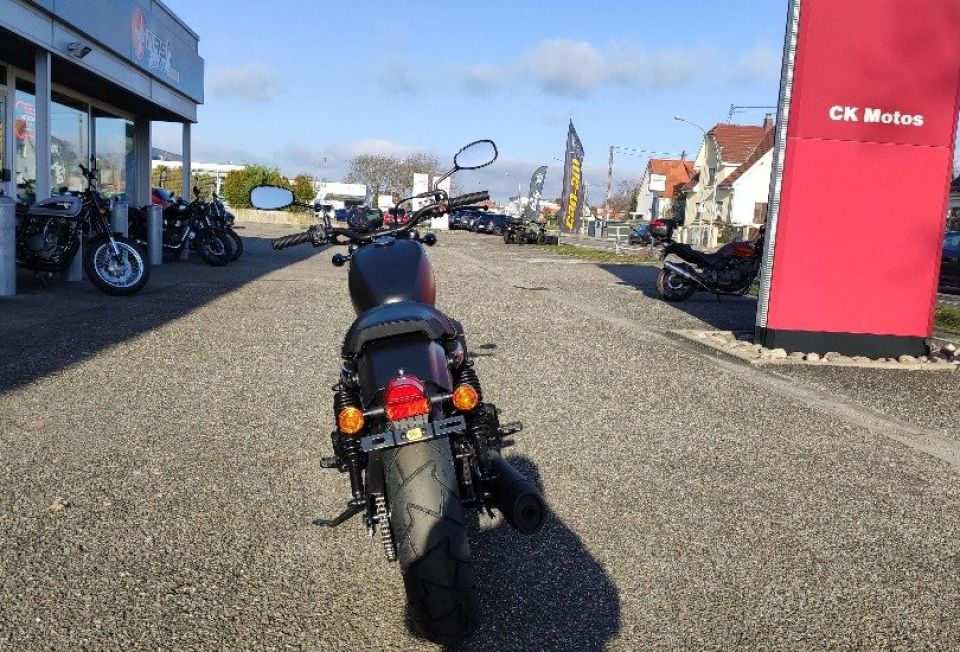 HYOSUNG 125 BOBBER 4