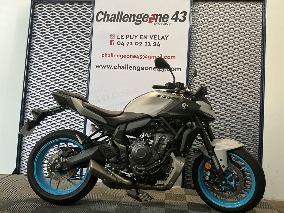 YAMAHA MT-07 4